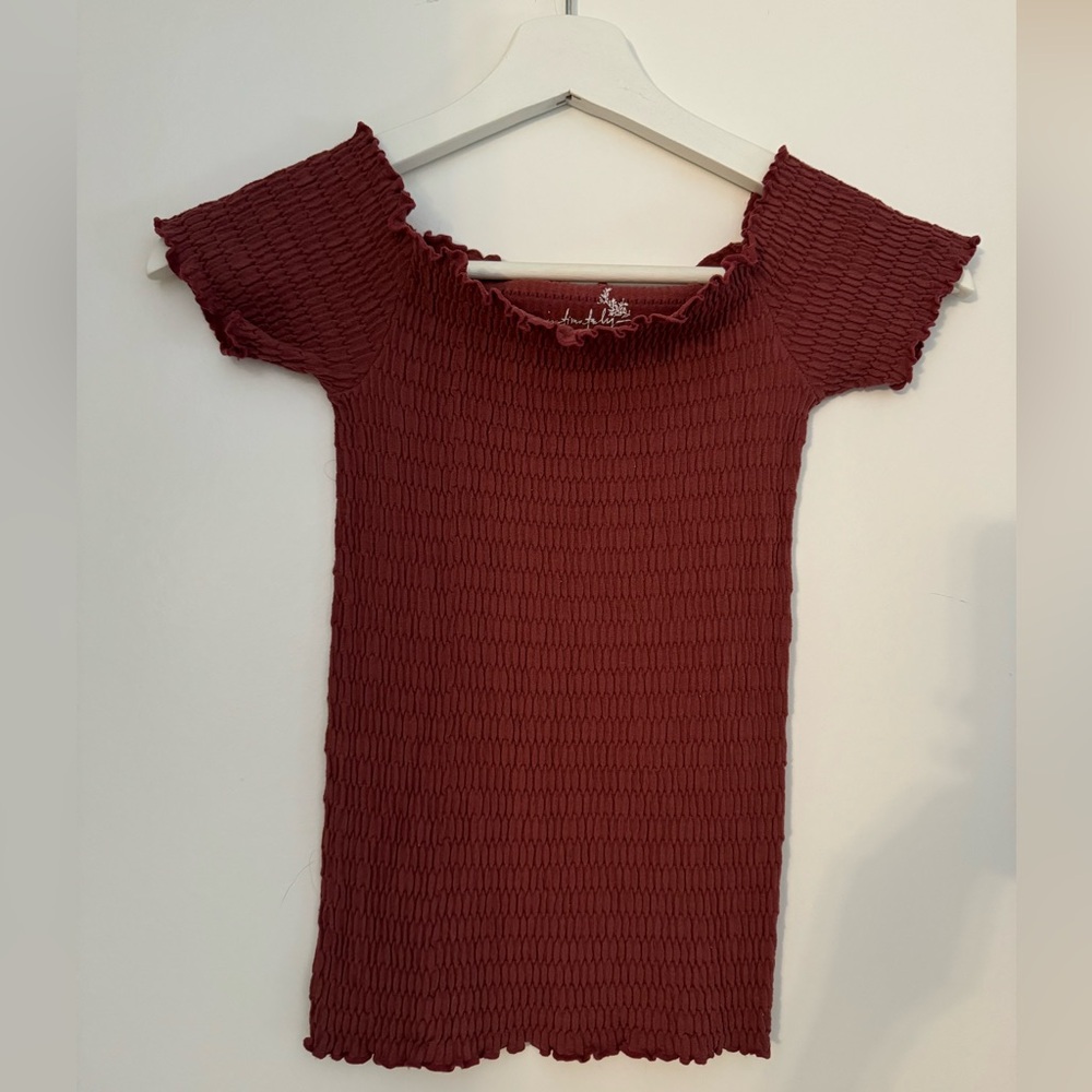 Free People cropped off the shoulder top. Stretchy bodycon fit. Size XS/S.
